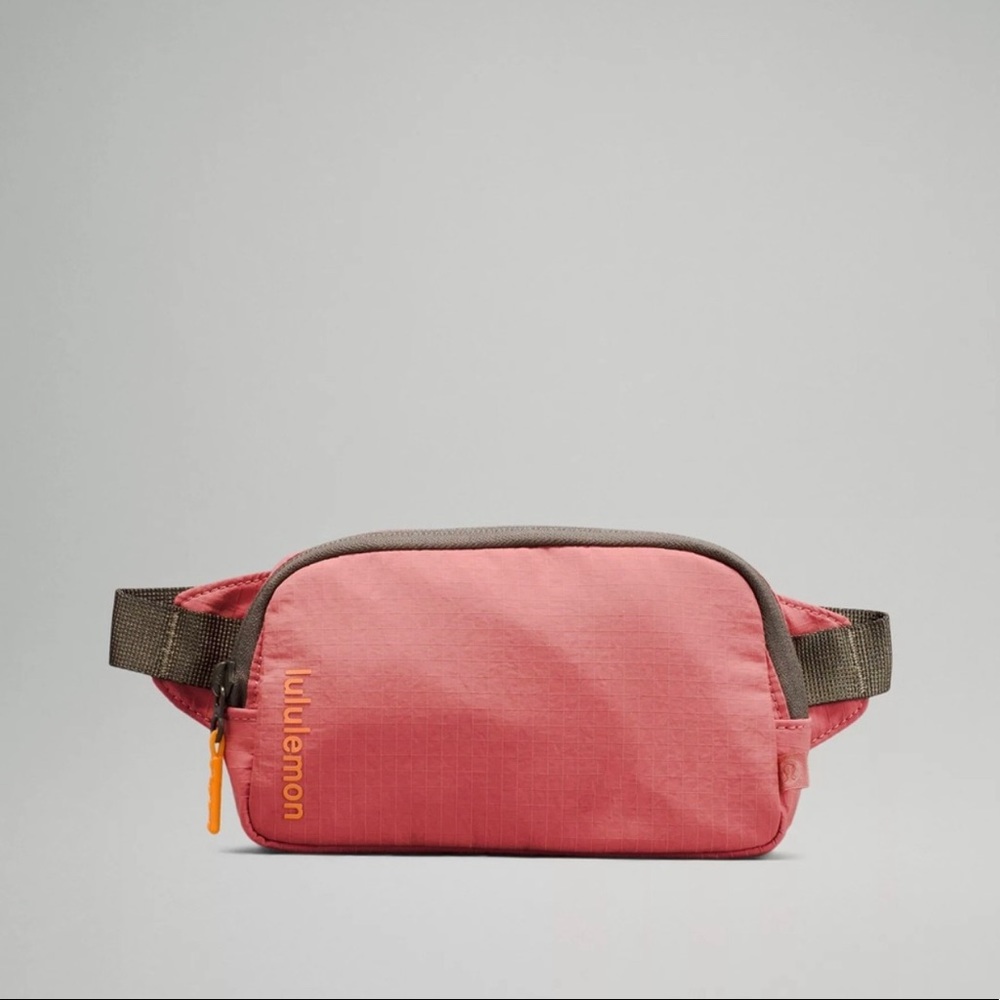 NWT Lululemon Mini belt bag pink